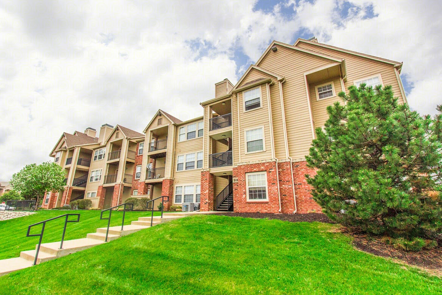 The Reserve at Lenexa Apartments