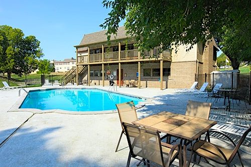Overland Park Townhomes for Rent, Pool, Clubhouse, Pets OK