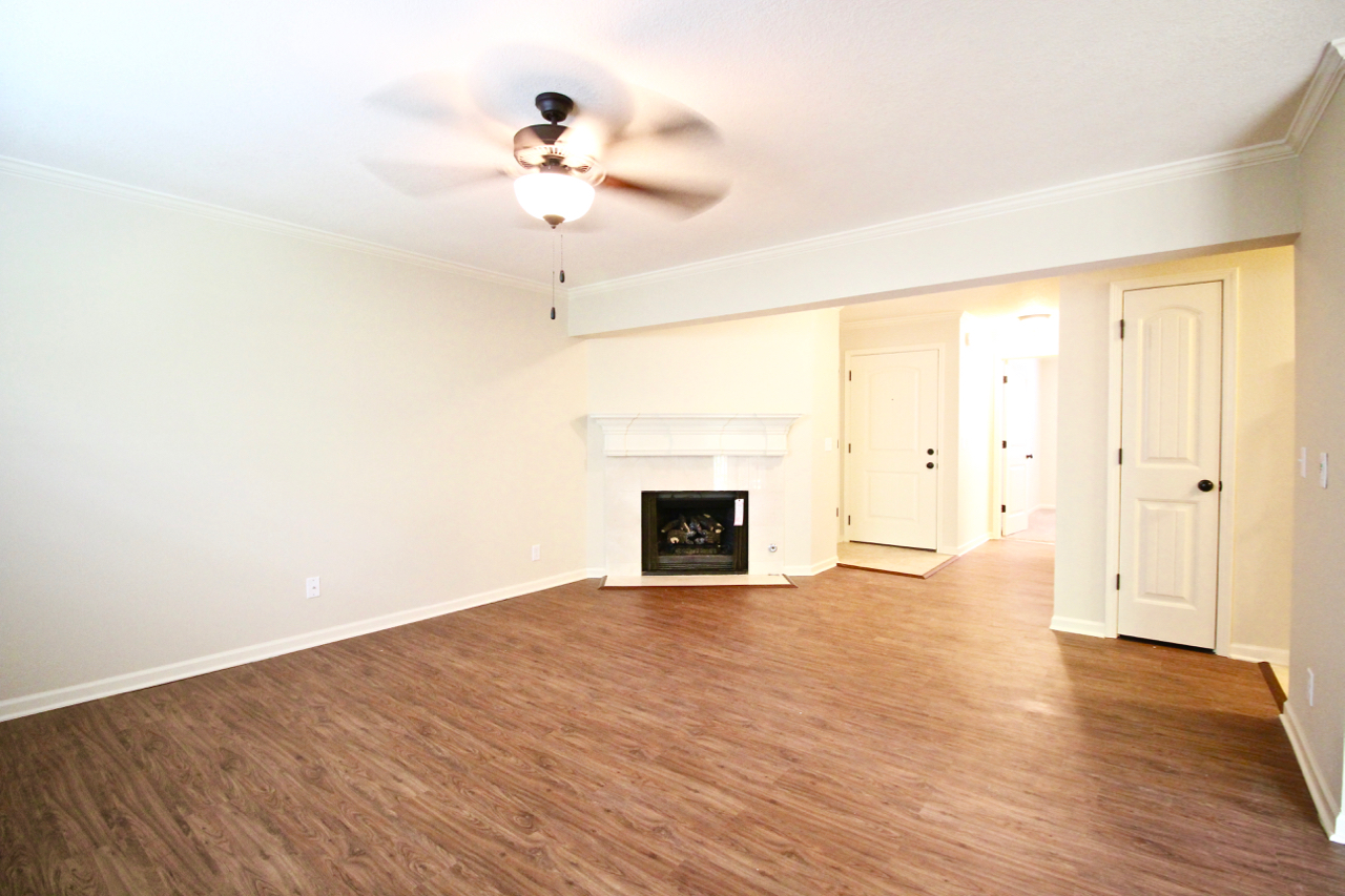 Woodhaven Apartments - LeasingKC