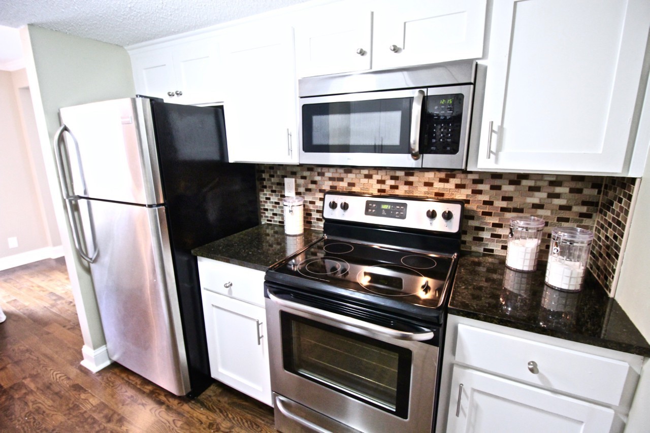 Plaza La Belle Apartments